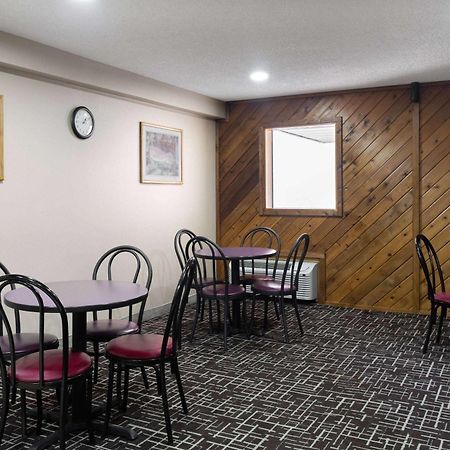 Super 8 By Wyndham Dyersville Zewnętrze zdjęcie