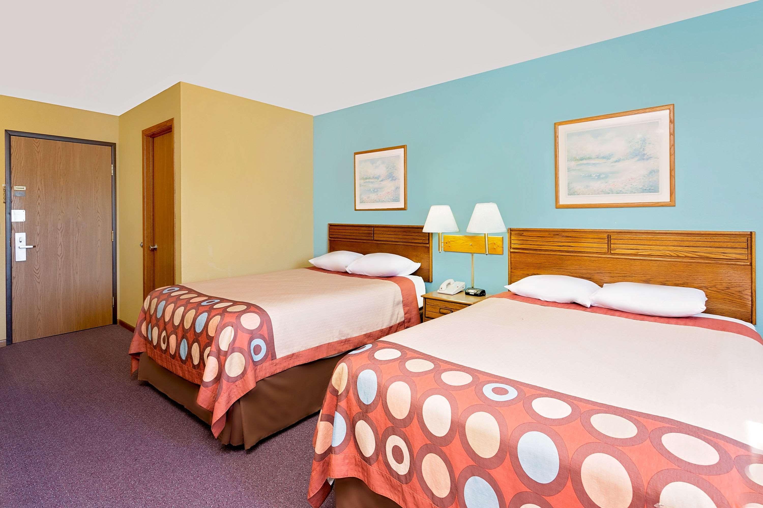 Super 8 By Wyndham Dyersville Zewnętrze zdjęcie