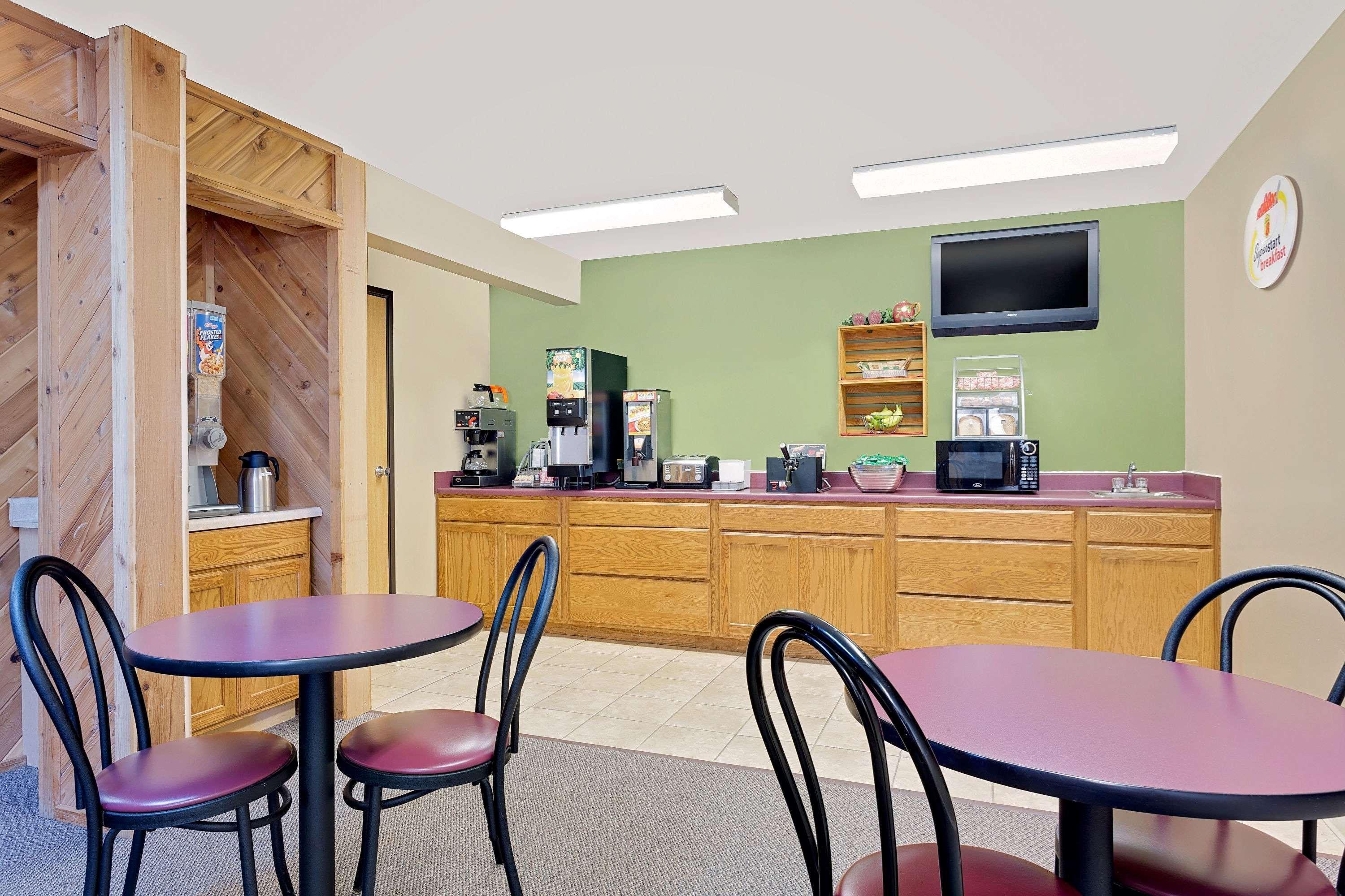 Super 8 By Wyndham Dyersville Zewnętrze zdjęcie
