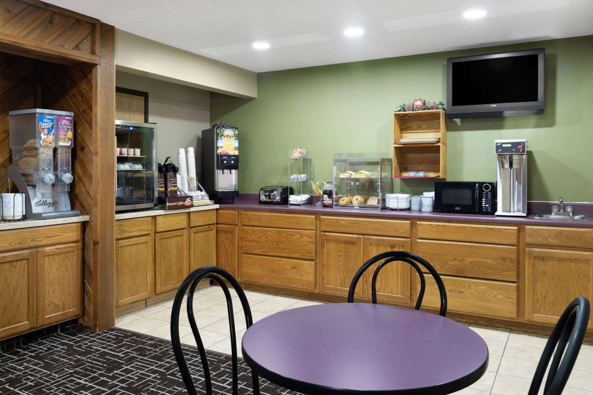 Super 8 By Wyndham Dyersville Zewnętrze zdjęcie