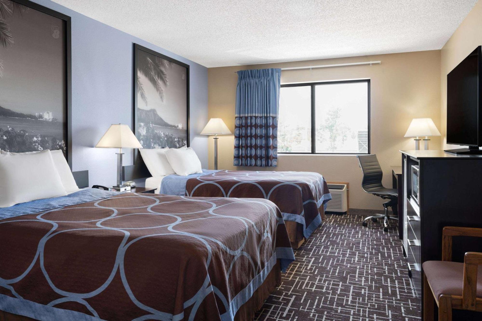 Super 8 By Wyndham Dyersville Zewnętrze zdjęcie